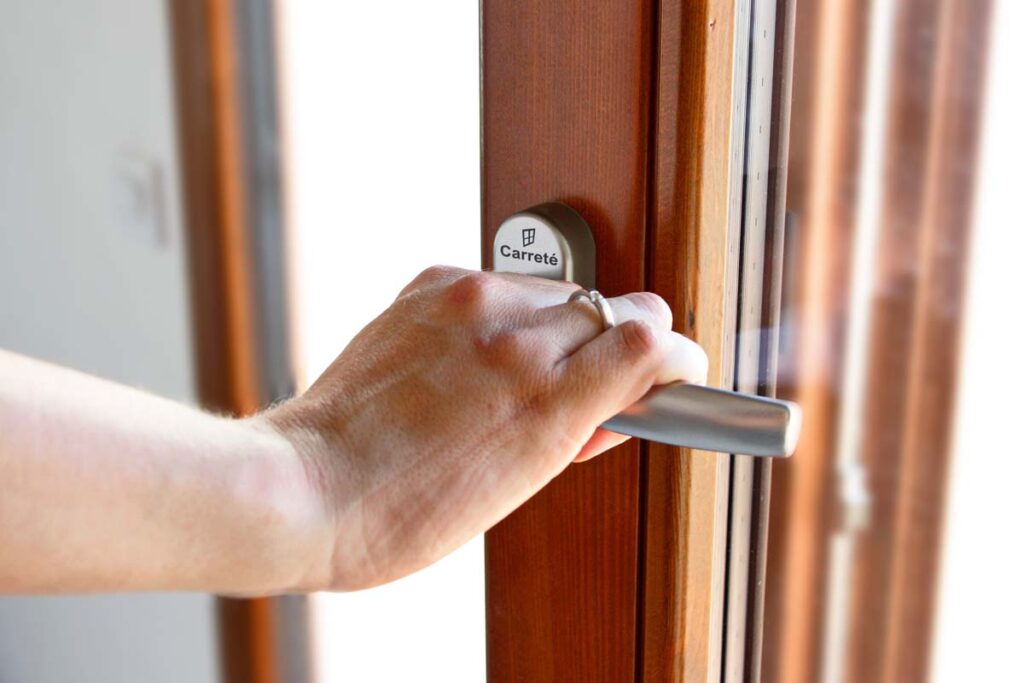 En Carreté Finestres hemos fabricado nuevas ventanas de madera de las series Silva 68 y Eficient 78 para una casa urbana de la Conca de Barberà.