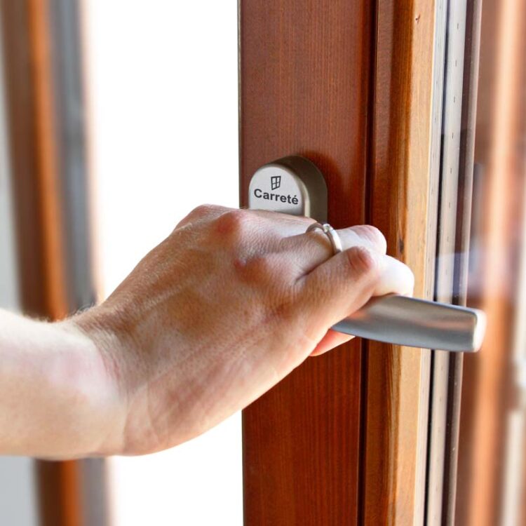 En Carreté Finestres hemos fabricado nuevas ventanas de madera de las series Silva 68 y Eficient 78 para una casa urbana de la Conca de Barberà.